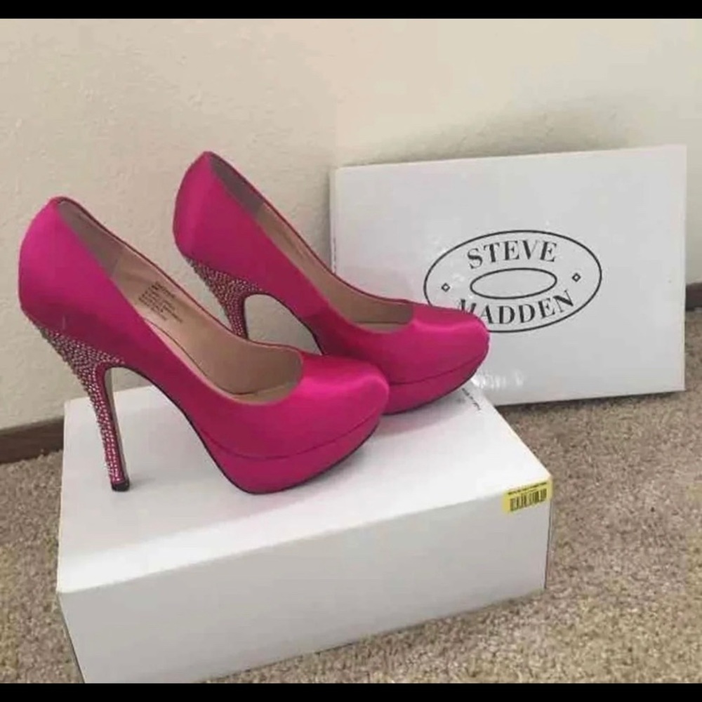 Steve Madden magenta pumps